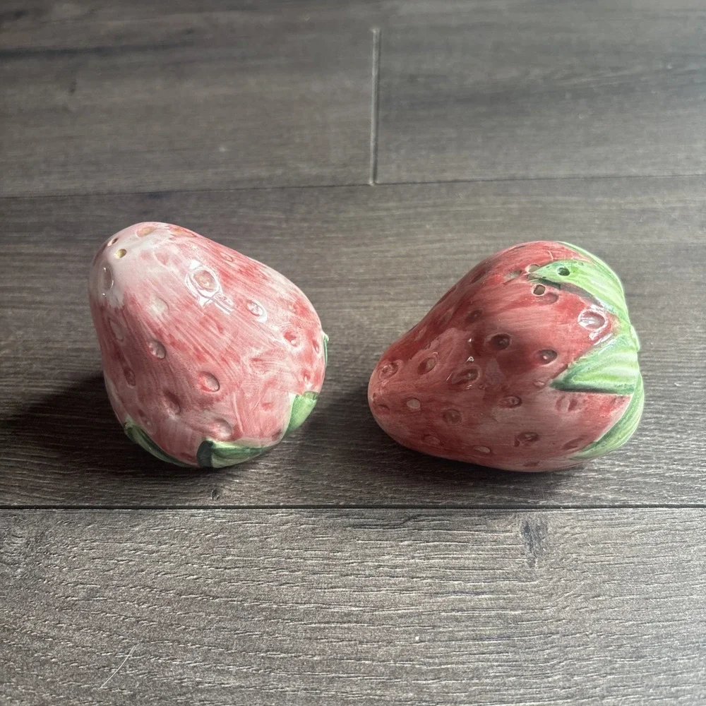 Vintage Stoneware STRAWBERRY JAPAN Salt Pepper Shakers Set Cottage Core